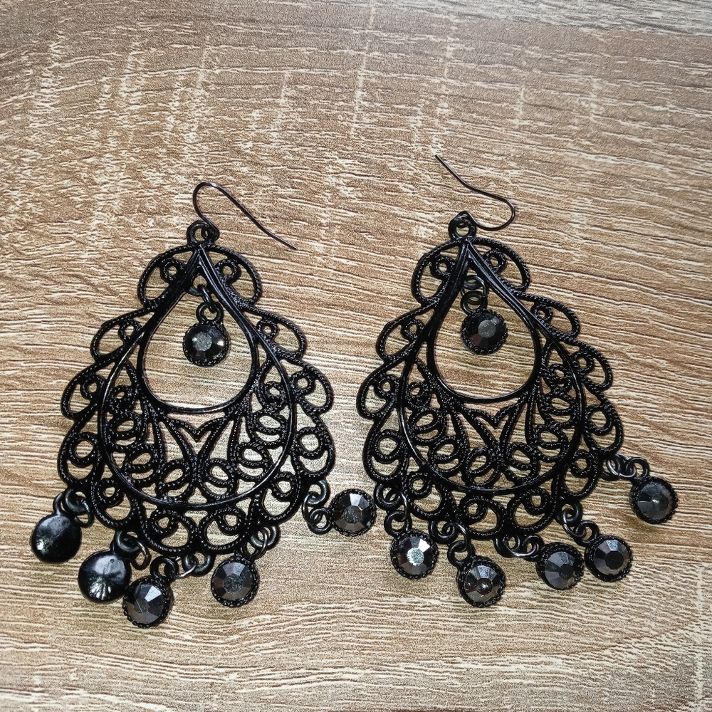 Black chandler earrings